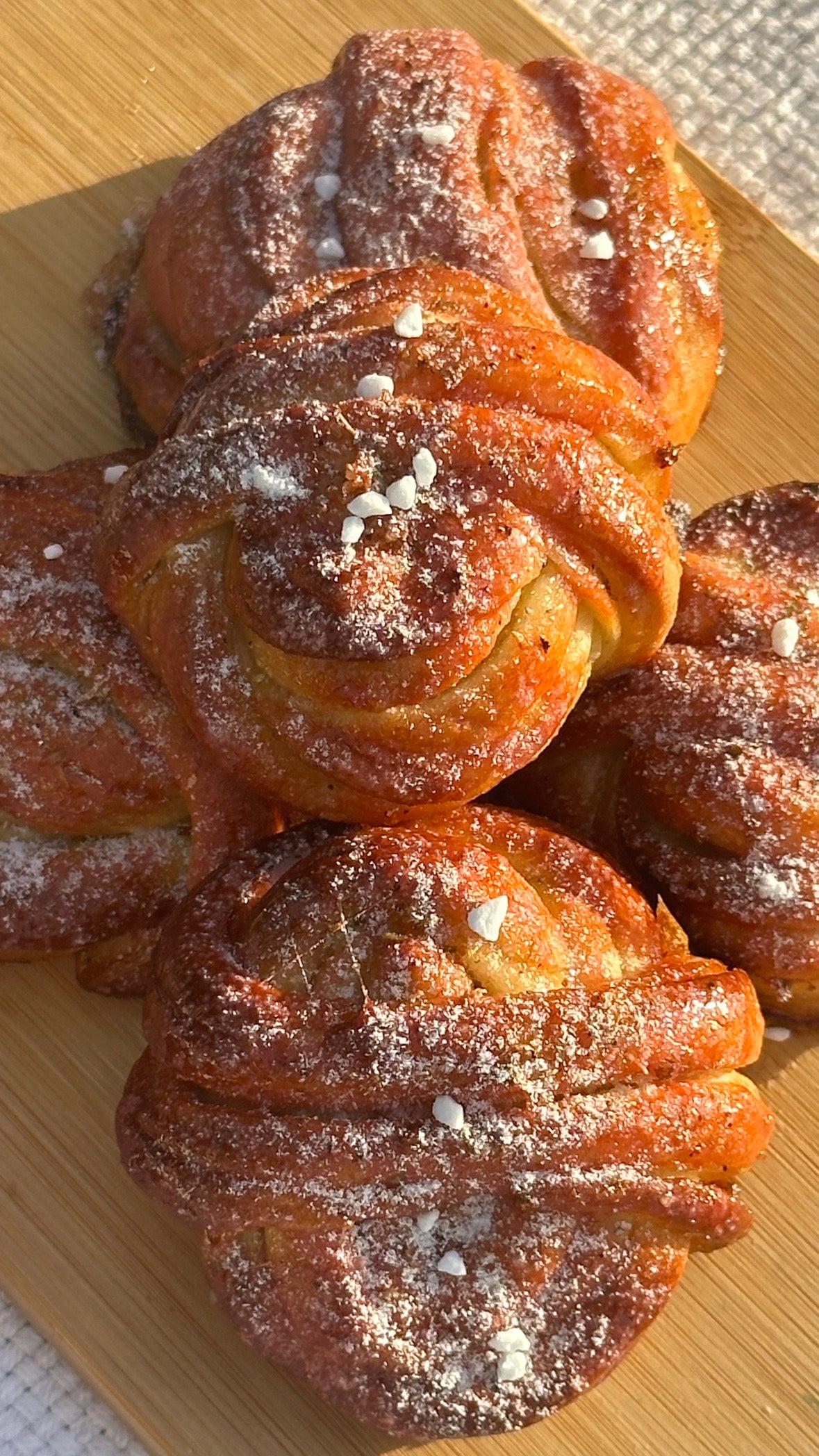 Cinnamon/ Cardamom buns (box of 8)